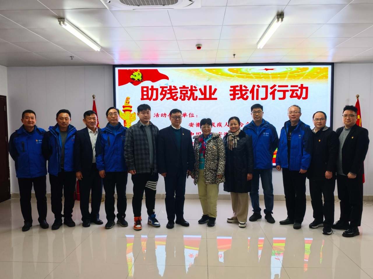 安徽德远助残就业服务中心小伙伴们的社区手语演出，让爱无声胜有声！